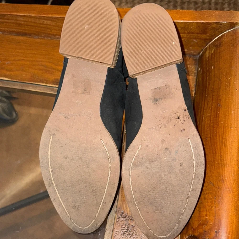 Seychelles Black Ankle Booties with Ruffle Detail - Picture 7 of 9